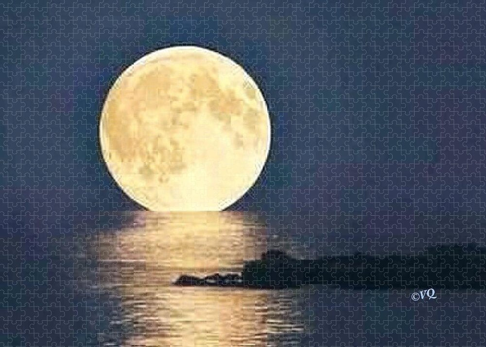 Moonrise Over Tranquil Waters - Puzzle