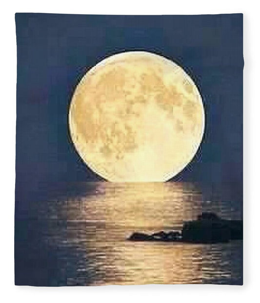 Moonrise Over Tranquil Waters - Blanket